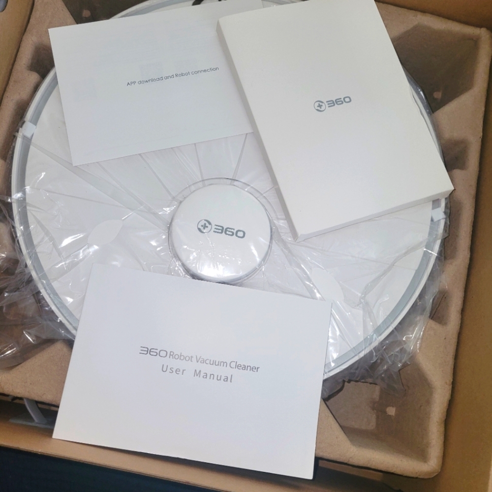 White Robot Vacuum Cleaner NIB RV $467